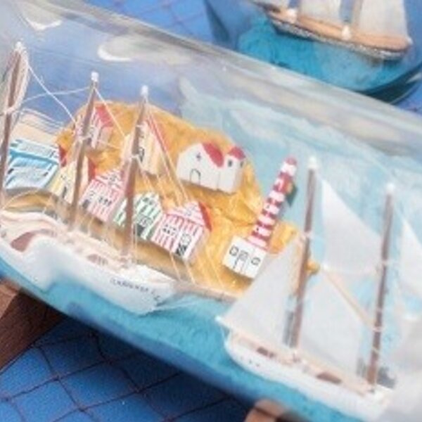 Miniaturas de embarcações e outras miniaturas