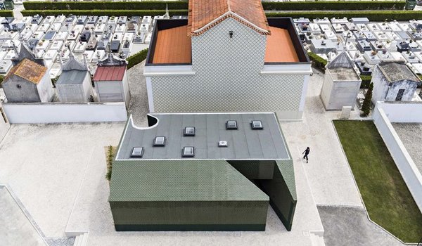 cfoto_dezeen_cemetery_toilet_m2_senos_architecture_public_and_leisure_portugal_death_dezeen_2364_col_1_1_715_2500