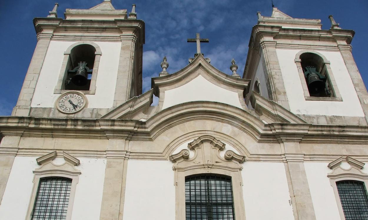 Fotografia da fachada da Igreja Matriz de Ílhavo